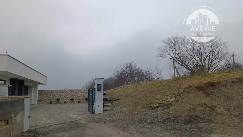 PREDANÉ - POZEMOK  - mestská časť  Šalgovík, 682 m2