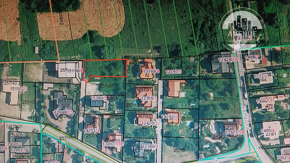 PREDANÉ - POZEMOK  - mestská časť  Šalgovík, 682 m2