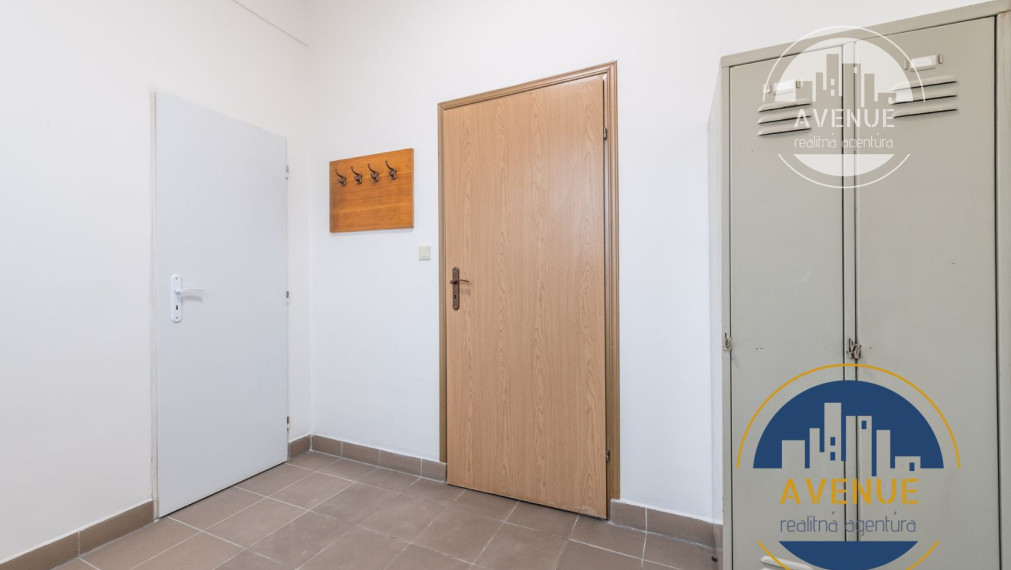 PRENAJATÉ * Kancelárske priestory, ambulancia, salón, obchod, výroba