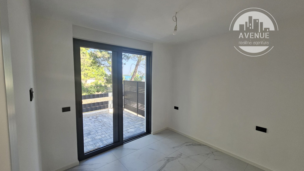 PREDANÉ - CHORVÁTSKO - VIR -  apartmány