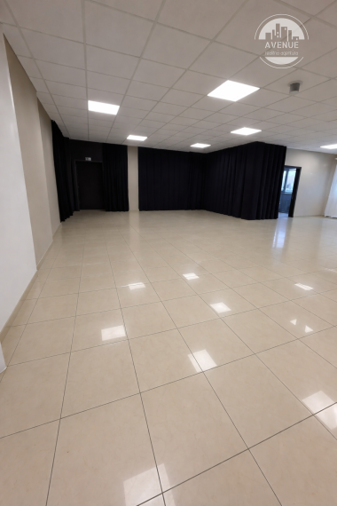 Na prenájom showroom, kancelária, sklad