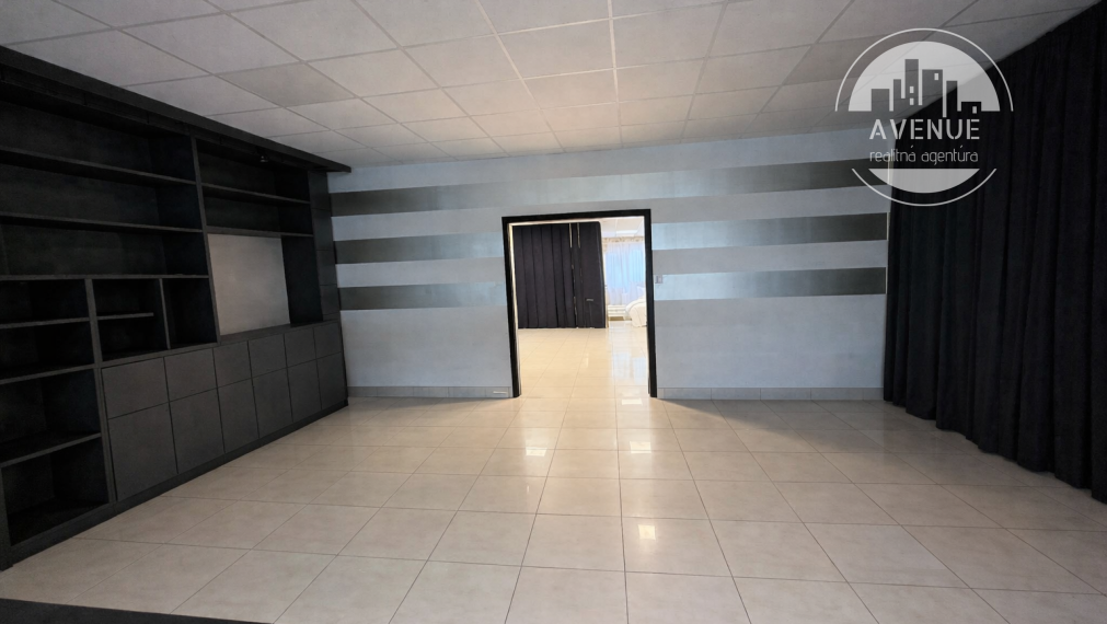 Na prenájom showroom, kancelária, sklad