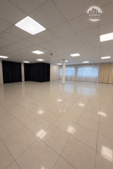 Na prenájom showroom, kancelária, sklad