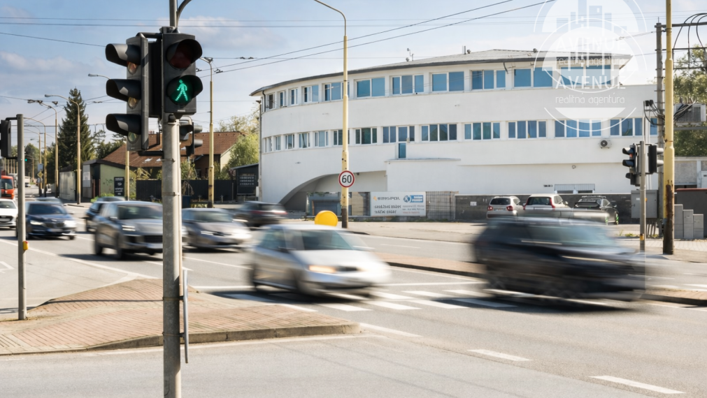 Showroom 120 m2 - cena 9 Eur/m2/mesiac bez DPH , vrátane energií