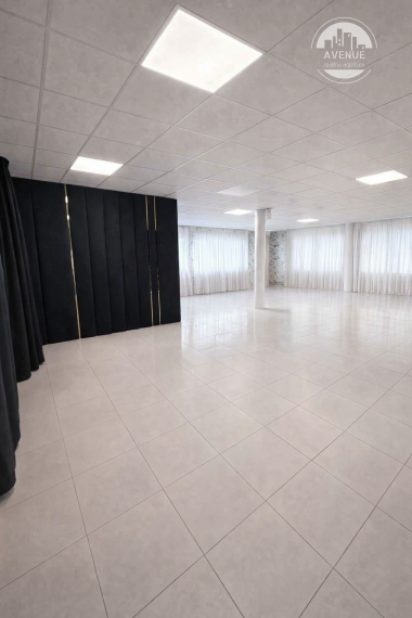 PRENAJATÉ*  Showroom 120 m2 - cena 9 Eur/m2/mesiac bez DPH , vrátane energií