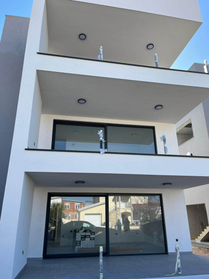 PREDANÉ 4-izbový apartmán, 80m od mora, Chorvátsko, Vir