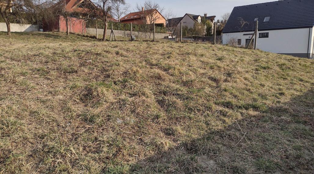 PREDANÉ - POZEMOK  - mestská časť  Šalgovík, 682 m2