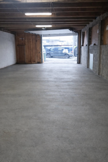 Sklad 100 m2 s elektrickou bránou