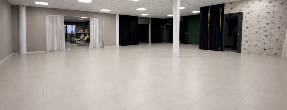 Showroom 120 m2 - cena 9 Eur/m2/mesiac bez DPH , vrátane energií