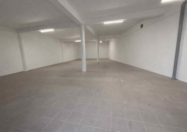 Predajňa, e-shop, showroom, sklad   170 m2