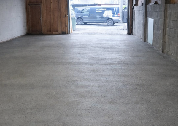 Sklad 100 m2 s elektrickou bránou