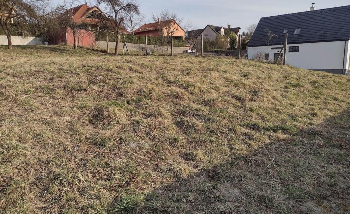 PREDANÉ - POZEMOK  - mestská časť  Šalgovík, 682 m2