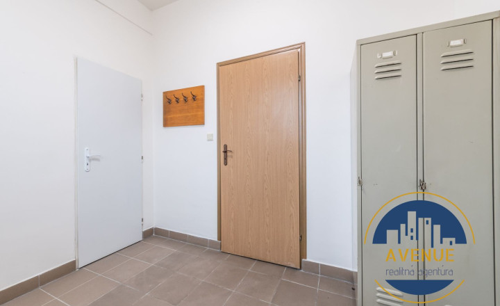 PRENAJATÉ * Kancelárske priestory, ambulancia, salón, obchod, výroba - fotografia 8