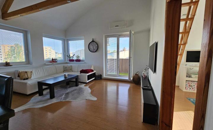 PRENAJATÉ   3 - izbový klimatizovaný apartmán - fotografia 1