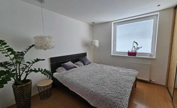 PRENAJATÉ   3 - izbový klimatizovaný apartmán - fotografia 6