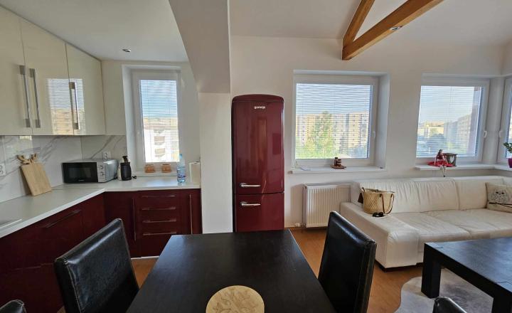 PRENAJATÉ   3 - izbový klimatizovaný apartmán - fotografia 3