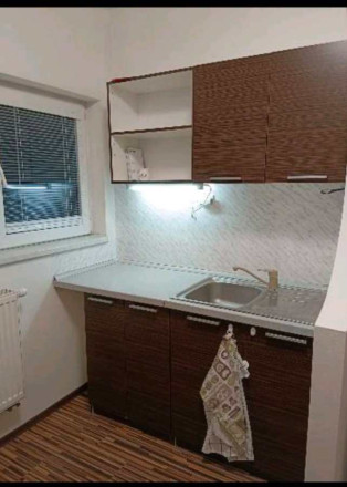 PRENAJATÉ - 1,5 izbový byt, ul. Vranovská - časť Nižná šebastová - fotografia 1