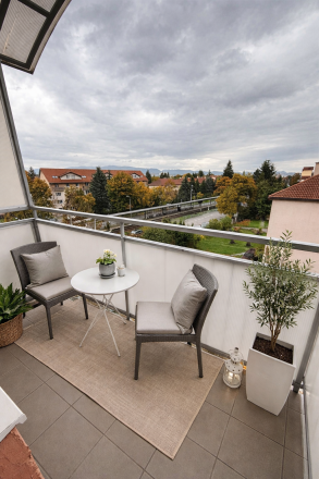 2 - izbový byt s balkónom , Požiarnická ul. od 1.10.2026 - fotografia 1