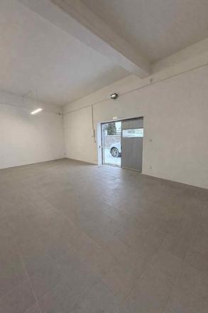 PRENAJATÉ*  Showroom 120 m2 - cena 9 Eur/m2/mesiac bez DPH , vrátane energií - fotografia 8