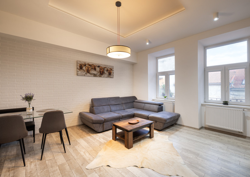 PRENAJATÉ - 2.5 izbový byt - CENTRUM MESTA - Hlavná ul.